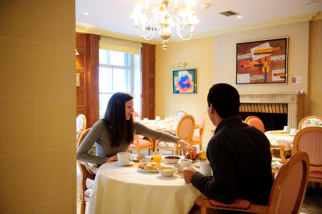 Le Grand Hotel Сен-Кантен Екстериор снимка