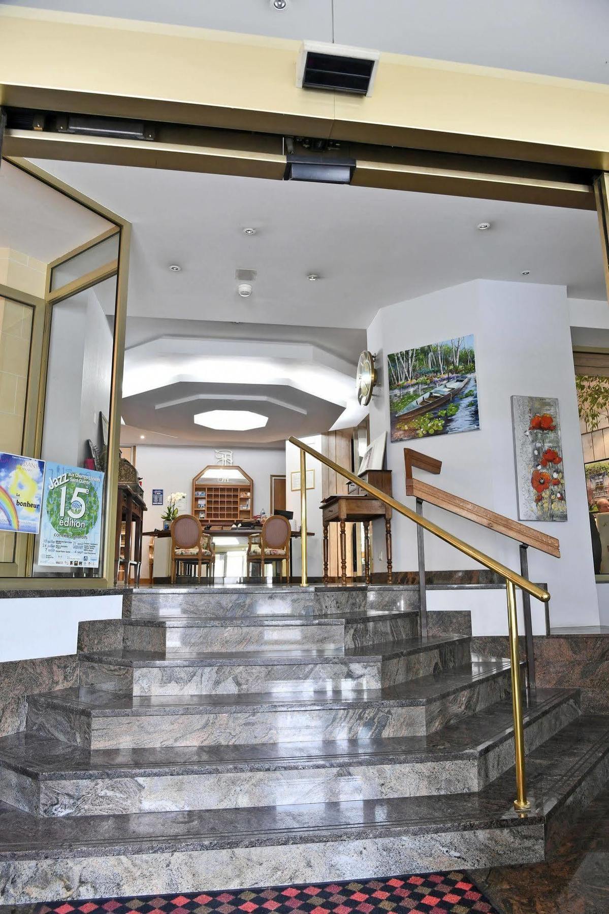 Le Grand Hotel Сен-Кантен Екстериор снимка